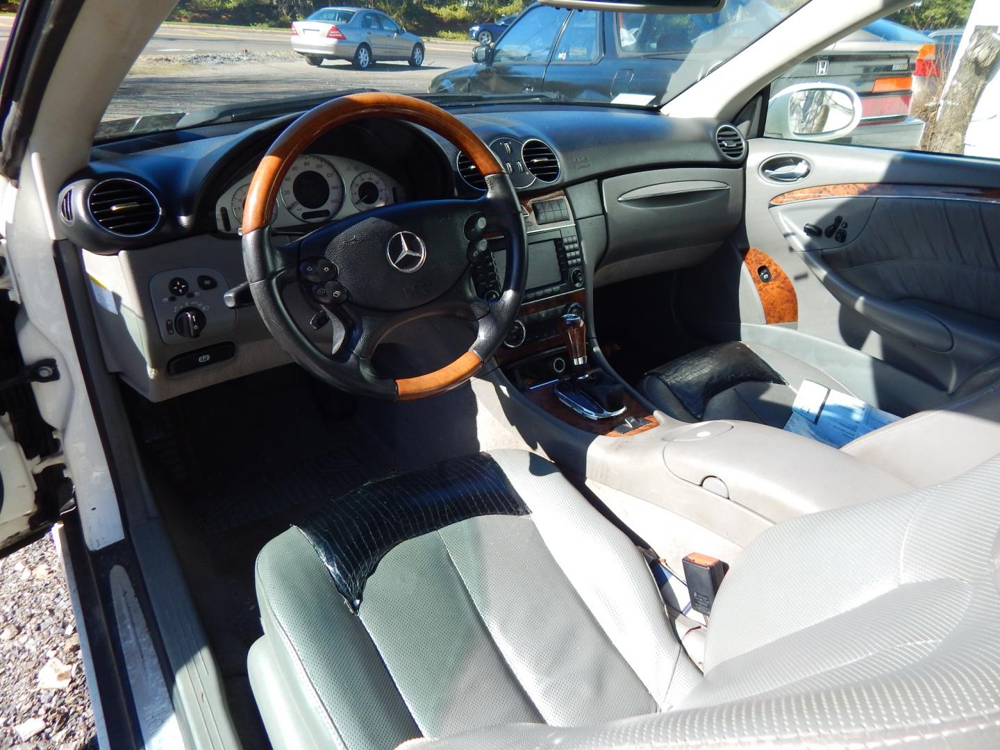 2006 White /Grey Leather Mercedes-Benz CLK-Class CLK 500 (WDBTK75J86F) with an 5.0L V8 engine, Automatic transmission, located at 6528 Lower York Road, New Hope, PA, 18938, (215) 862-9555, 40.358707, -74.977882 - Here we have a 2006 Mercedes CLK500 with a 5.0L V8 putting power to the rear wheels via an automatic transmission. This Mercedes has a rusted sub-frame that needs to be addressed. Vehicle starts up fine but can't be driven at road speeds in its current condition with the subframe issue. With that b - Photo#9